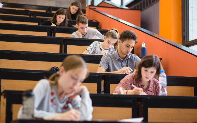 Hygiene face masks are not obligatory any more in MAI