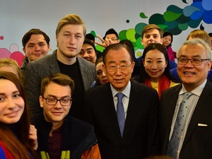 Our Students in Shanghai: Meetup with Ban Ki-moon and Calligraphy Lesson