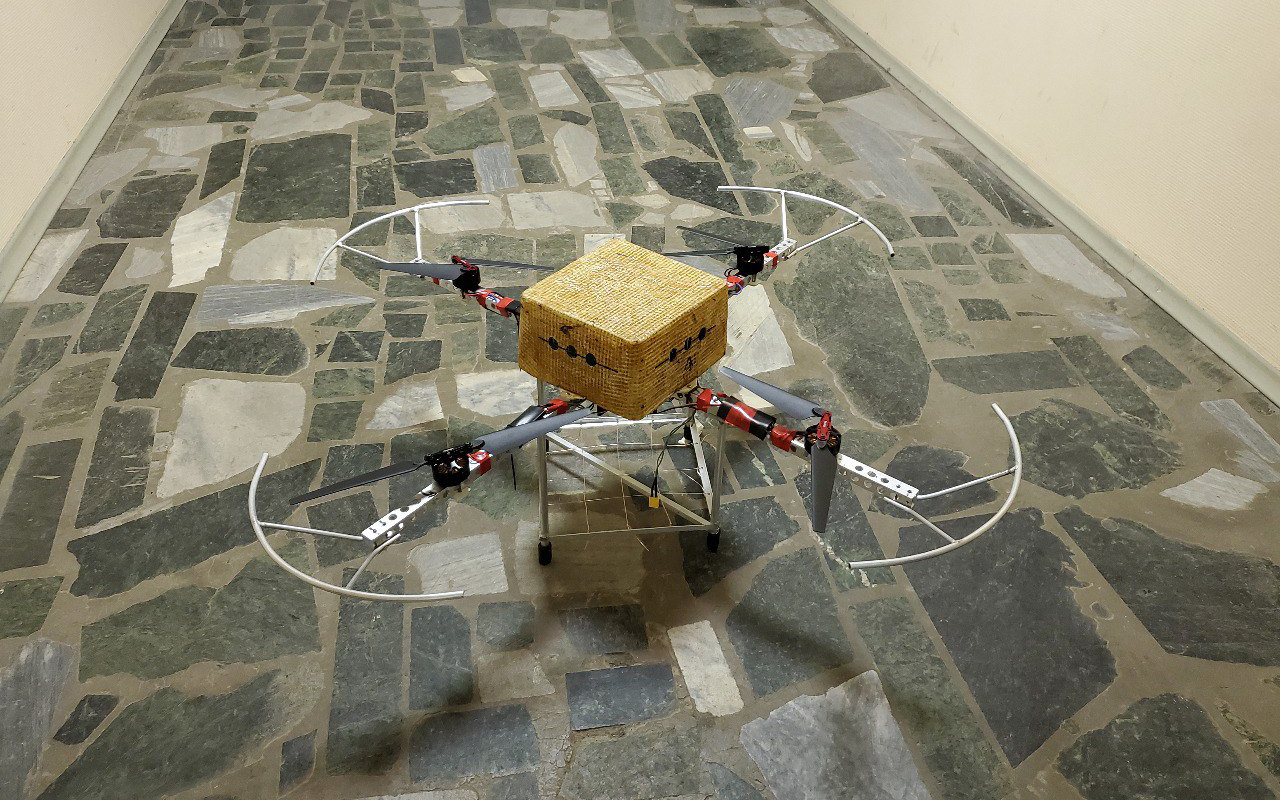 Quadrotor capable of being airborne uninterruptedly made in MAI