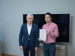 Rector Pogosyan Awards Diplomas to COMAC Engineers